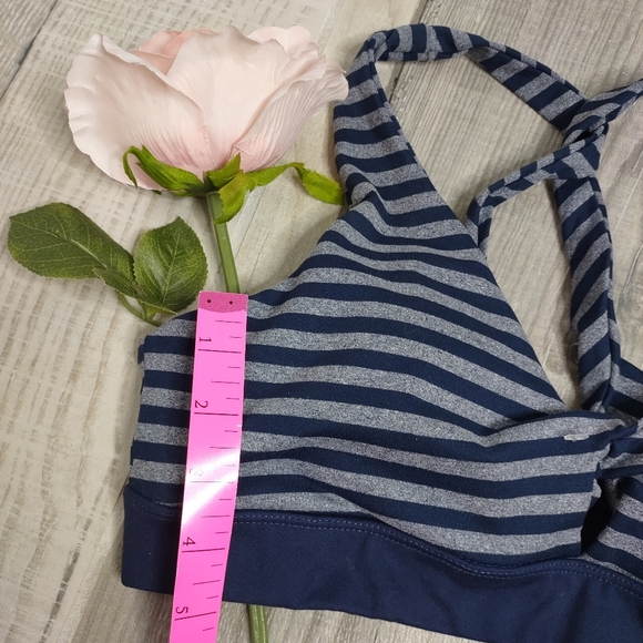 Splendid Twist Large Striped Sports Bra e - Picture 4 of 7